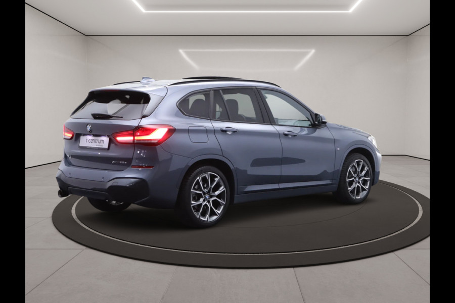 BMW X1 xDrive25e 220 PK High Executive M-Sport PHEV, Leder, Panoramadak, Head-Up, Camera, Keyless