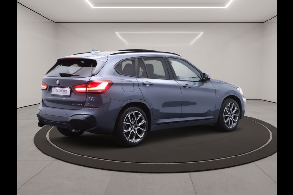 BMW X1 xDrive25e 220 PK High Executive M-Sport PHEV, Leder, Panoramadak, Head-Up, Camera, Keyless