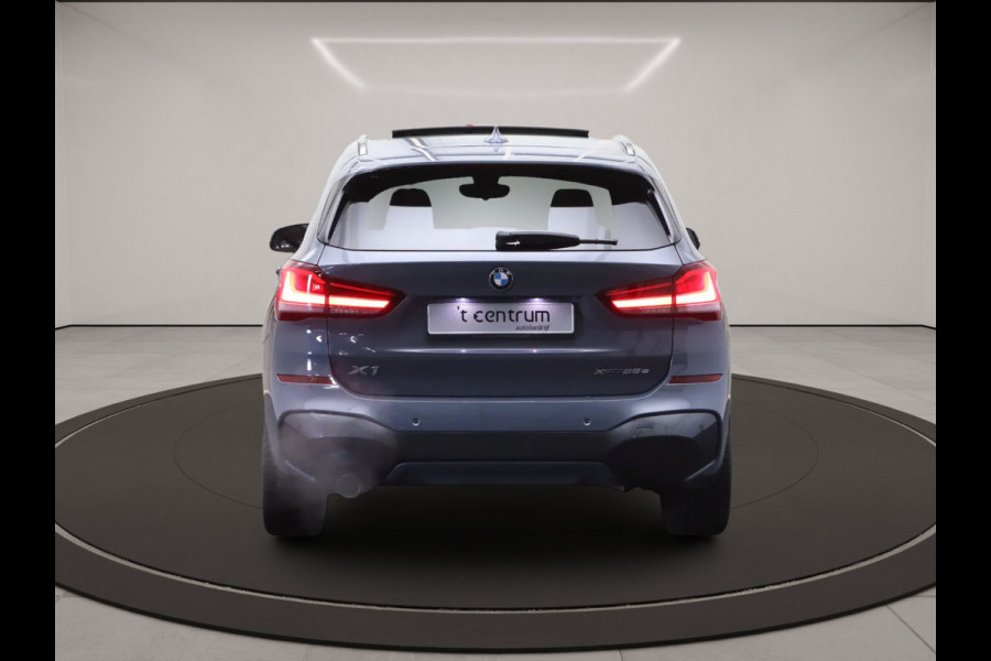BMW X1 xDrive25e 220 PK High Executive M-Sport PHEV, Leder, Panoramadak, Head-Up, Camera, Keyless