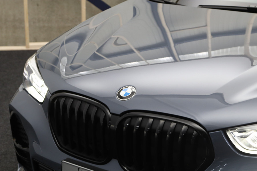 BMW X1 xDrive25e 220 PK High Executive M-Sport PHEV, Leder, Panoramadak, Head-Up, Camera, Keyless