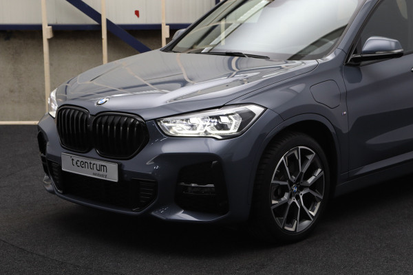 BMW X1 xDrive25e 220 PK High Executive M-Sport PHEV, Leder, Panoramadak, Head-Up, Camera, Keyless