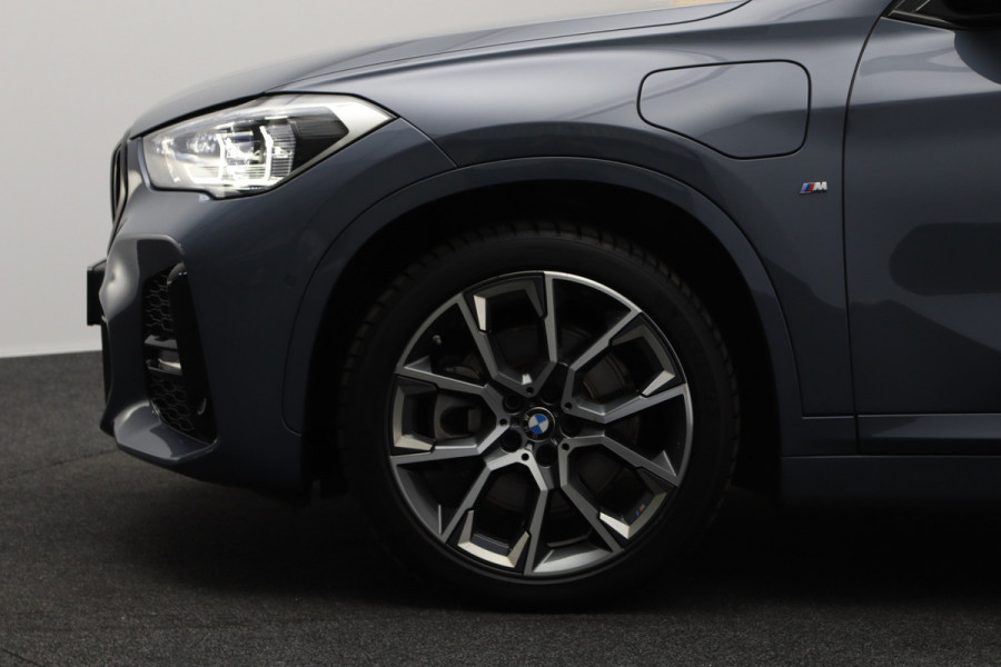 BMW X1 xDrive25e 220 PK High Executive M-Sport PHEV, Leder, Panoramadak, Head-Up, Camera, Keyless
