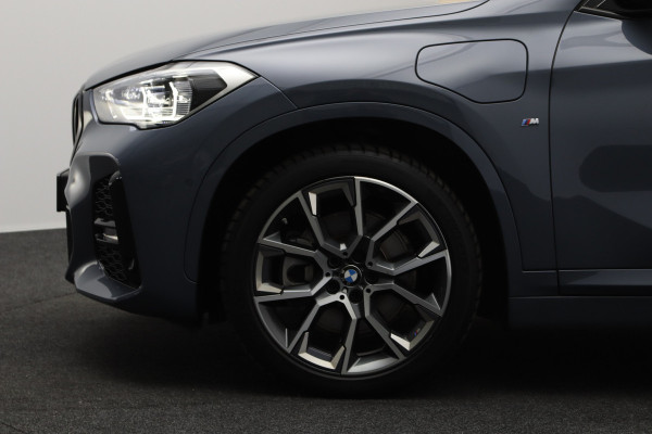 BMW X1 xDrive25e 220 PK High Executive M-Sport PHEV, Leder, Panoramadak, Head-Up, Camera, Keyless