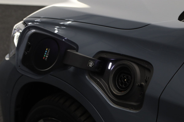 BMW X1 xDrive25e 220 PK High Executive M-Sport PHEV, Leder, Panoramadak, Head-Up, Camera, Keyless