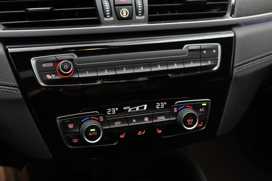 BMW X1 xDrive25e 220 PK High Executive M-Sport PHEV, Leder, Panoramadak, Head-Up, Camera, Keyless