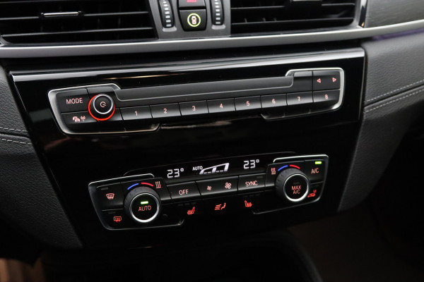 BMW X1 xDrive25e 220 PK High Executive M-Sport PHEV, Leder, Panoramadak, Head-Up, Camera, Keyless