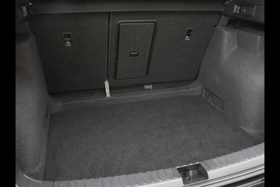 Seat Ateca 1.5 TSI Style Intense | Trekhaak | Leder/Alcantara | Carplay | Camera | Park Assist | Full LED | Navigatie | Climate control | Cruise control | Bluetooth