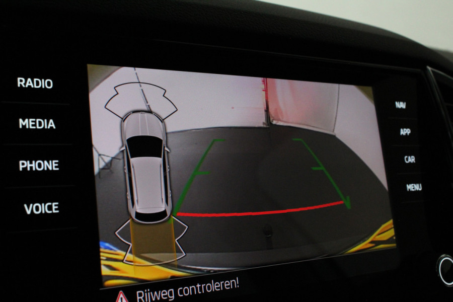 Škoda Karoq 1.5 TSI ACT Style > Camera/Trekhaak/ACC/Stoelverwarming/All season banden...