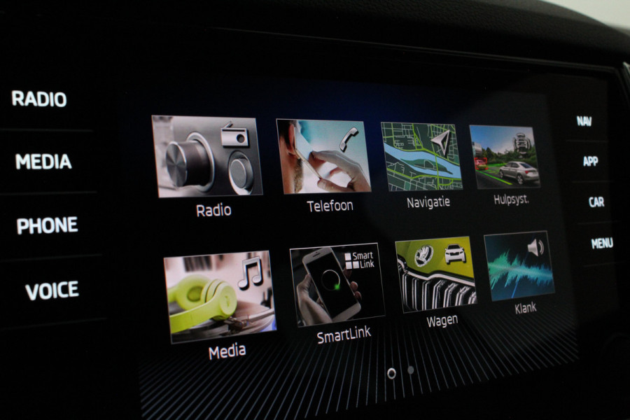 Škoda Karoq 1.5 TSI ACT Style > Camera/Trekhaak/ACC/Stoelverwarming/All season banden...