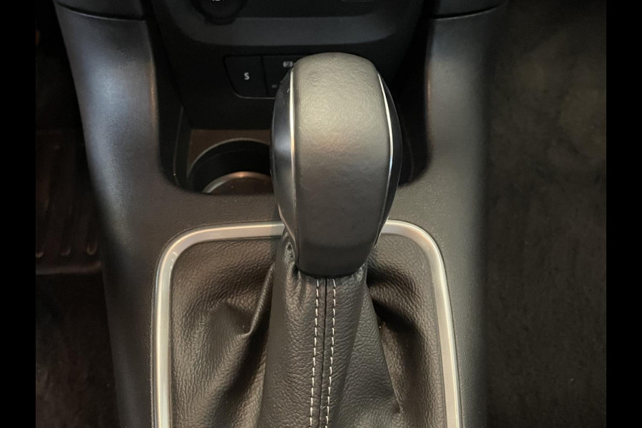 Citroën C3 1.2 PureTech Max Automaat  Airco Navigatie d.m.v.Apple carplay / Android Auto Parksensoren Lichtmetalen Velgen