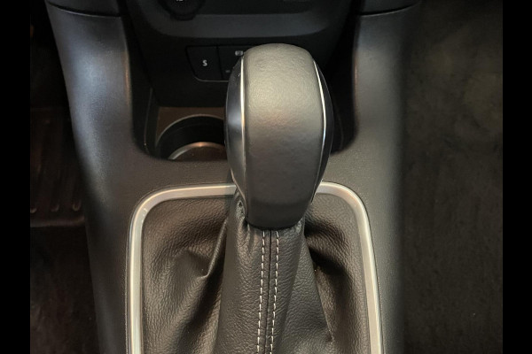 Citroën C3 1.2 PureTech Max Automaat  Airco Navigatie d.m.v.Apple carplay / Android Auto Parksensoren Lichtmetalen Velgen