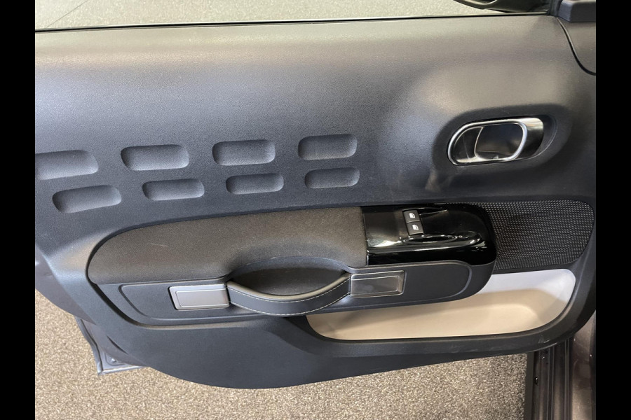 Citroën C3 1.2 PureTech Max Automaat  Airco Navigatie d.m.v.Apple carplay / Android Auto Parksensoren Lichtmetalen Velgen