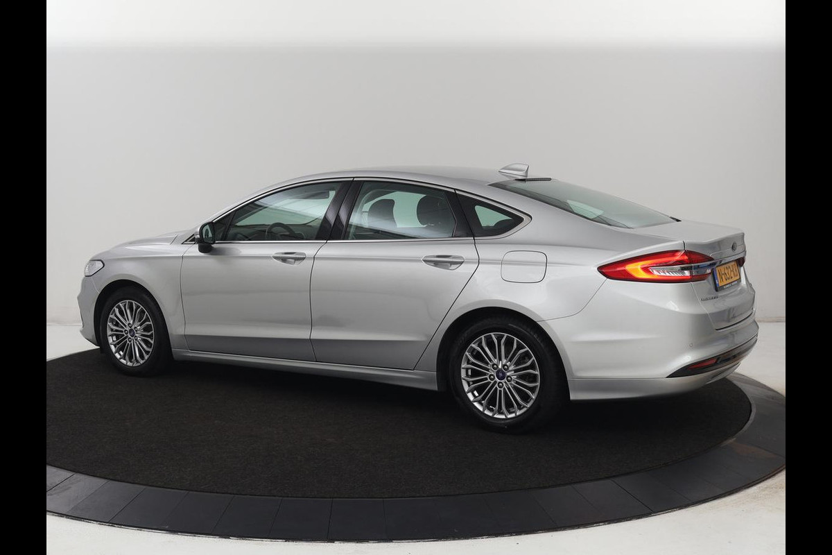 Ford Mondeo 2.0 IVCT HEV Titanium | Stoelverwarming | Carplay | Keyless | Navigatie | Climate control | Parkeerhulp | Cruise control | Bluetooth | DAB | Verwarmde voorruit