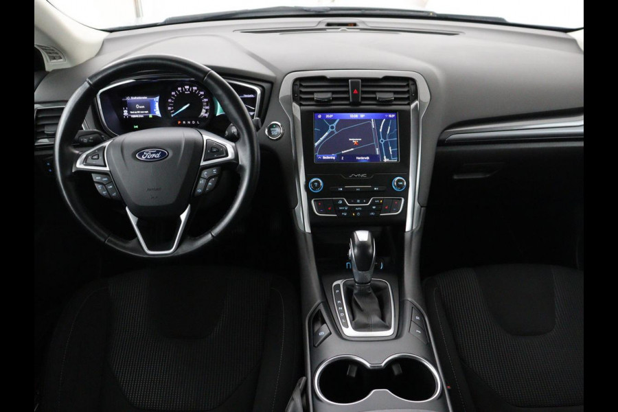 Ford Mondeo 2.0 IVCT HEV Titanium | Stoelverwarming | Carplay | Keyless | Navigatie | Climate control | Parkeerhulp | Cruise control | Bluetooth | DAB | Verwarmde voorruit