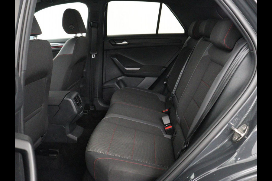 Volkswagen T-Roc 1.5 TSI Sport | Trekhaak | Virtual Cockpit | Carplay | Full LED | Adaptive cruise | Navigatie | Climate control | Parkeerhulp | Bluetooth | 17'' | Getint glas