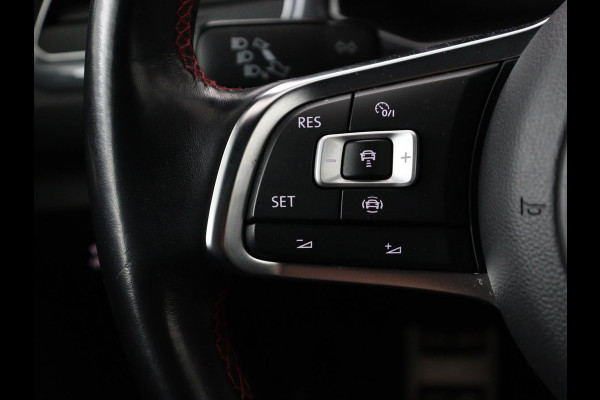 Volkswagen T-Roc 1.5 TSI Sport | Trekhaak | Virtual Cockpit | Carplay | Full LED | Adaptive cruise | Navigatie | Climate control | Parkeerhulp | Bluetooth | 17'' | Getint glas