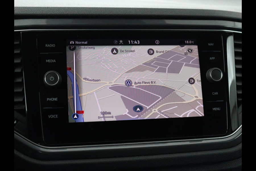 Volkswagen T-Roc 1.5 TSI Sport | Trekhaak | Virtual Cockpit | Carplay | Full LED | Adaptive cruise | Navigatie | Climate control | Parkeerhulp | Bluetooth | 17'' | Getint glas