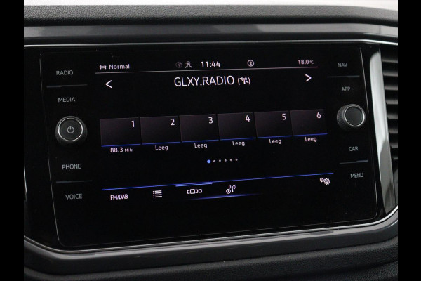 Volkswagen T-Roc 1.5 TSI Sport | Trekhaak | Virtual Cockpit | Carplay | Full LED | Adaptive cruise | Navigatie | Climate control | Parkeerhulp | Bluetooth | 17'' | Getint glas