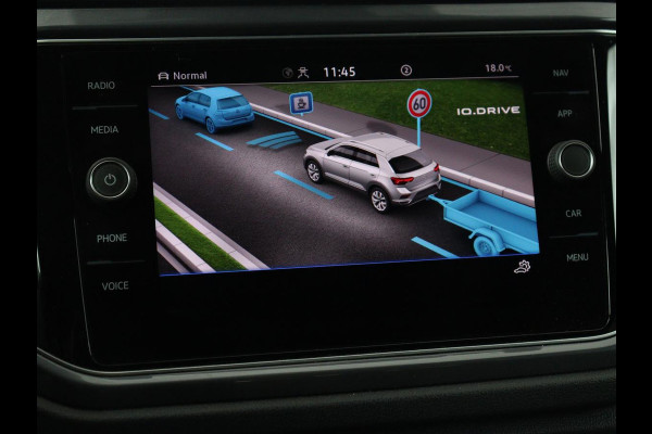 Volkswagen T-Roc 1.5 TSI Sport | Trekhaak | Virtual Cockpit | Carplay | Full LED | Adaptive cruise | Navigatie | Climate control | Parkeerhulp | Bluetooth | 17'' | Getint glas