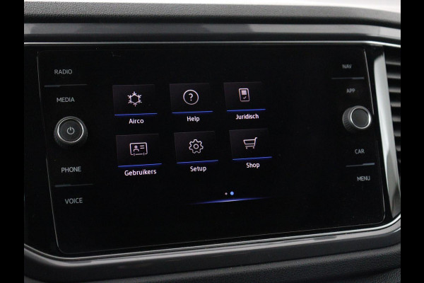 Volkswagen T-Roc 1.5 TSI Sport | Trekhaak | Virtual Cockpit | Carplay | Full LED | Adaptive cruise | Navigatie | Climate control | Parkeerhulp | Bluetooth | 17'' | Getint glas