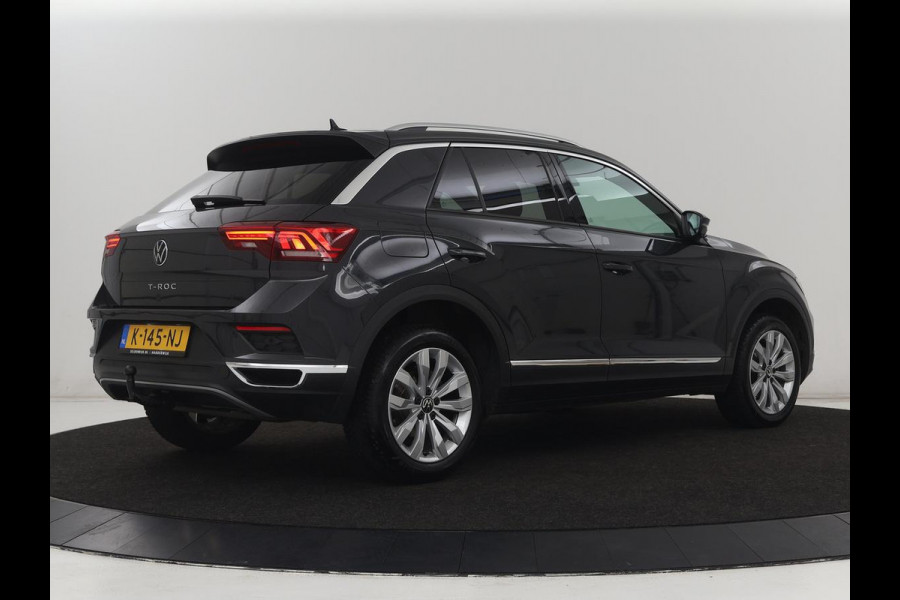Volkswagen T-Roc 1.5 TSI Sport | Trekhaak | Virtual Cockpit | Carplay | Full LED | Adaptive cruise | Navigatie | Climate control | Parkeerhulp | Bluetooth | 17'' | Getint glas