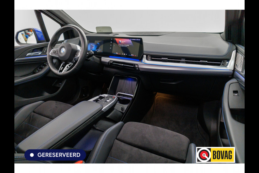 BMW 2 Serie Active Tourer 218i M-Sport automaat | 19 inch Individual Panoramadak | Harman Kardon | HUD Adaptive cruise, 360 Camera, PDC V+A,  El.verstelbare stoel met geheugen, Elektrische achterklep, Keyless