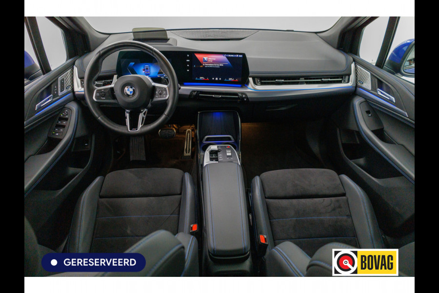 BMW 2 Serie Active Tourer 218i M-Sport automaat | 19 inch Individual Panoramadak | Harman Kardon | HUD Adaptive cruise, 360 Camera, PDC V+A,  El.verstelbare stoel met geheugen, Elektrische achterklep, Keyless