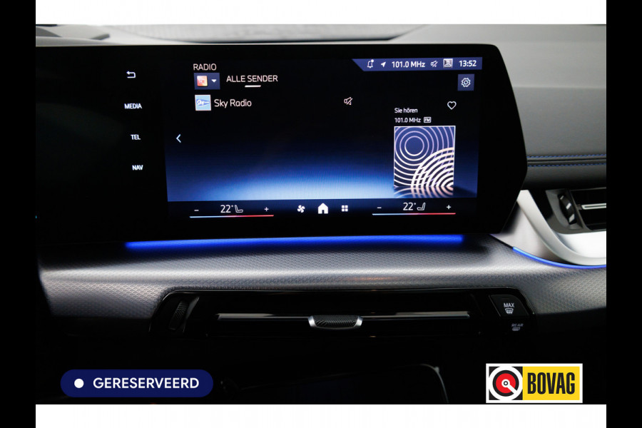 BMW 2 Serie Active Tourer 218i M-Sport automaat | 19 inch Individual Panoramadak | Harman Kardon | HUD Adaptive cruise, 360 Camera, PDC V+A,  El.verstelbare stoel met geheugen, Elektrische achterklep, Keyless