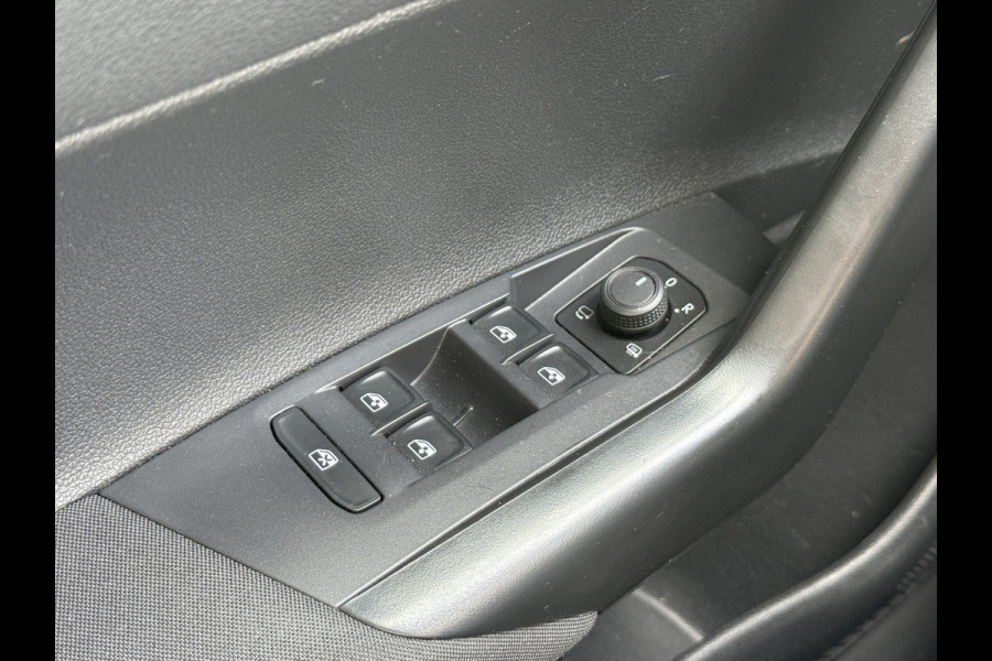 Volkswagen Taigo 1.0 TSI Life | Camera | Apple Carplay | Uitstraling | 18'' Inch