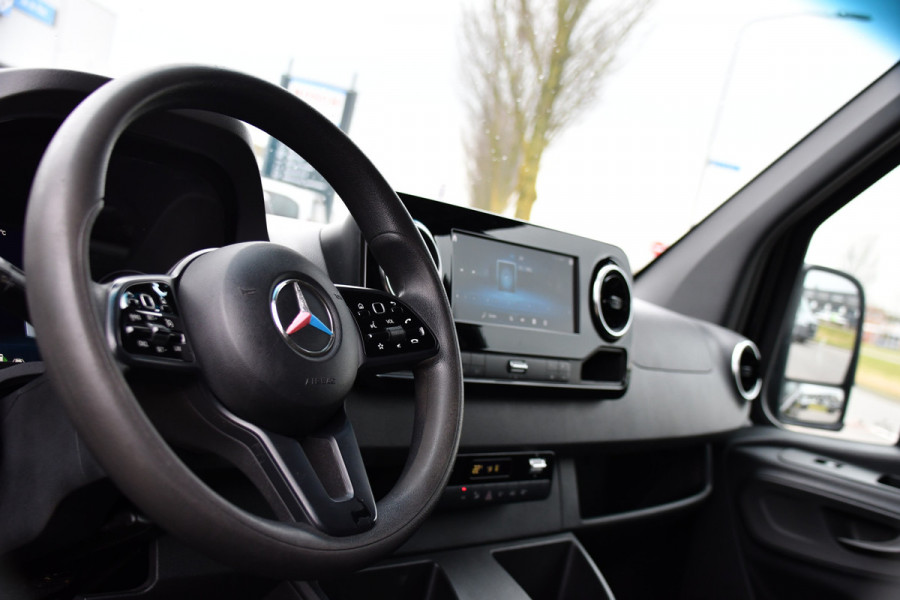 Mercedes-Benz Sprinter 319 V6 3.0 CDI L2H2 AMG Black Edition Camera, Cruise, Carplay, LED, 10,5'' Mbux, 3500kg Trekhaak, Uniek! 190pk, Automaat,