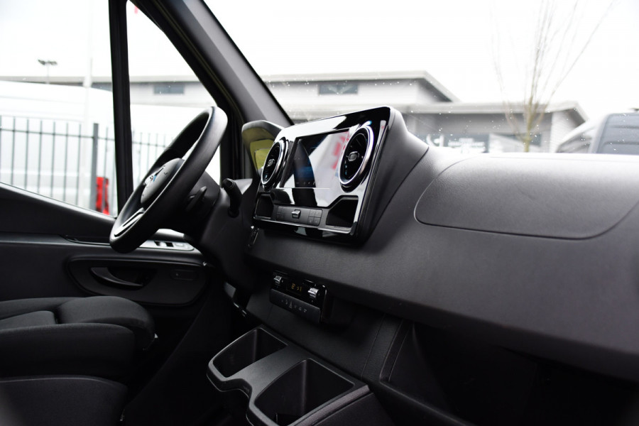 Mercedes-Benz Sprinter 319 V6 3.0 CDI L2H2 AMG Black Edition Camera, Cruise, Carplay, LED, 10,5'' Mbux, 3500kg Trekhaak, Uniek! 190pk, Automaat,