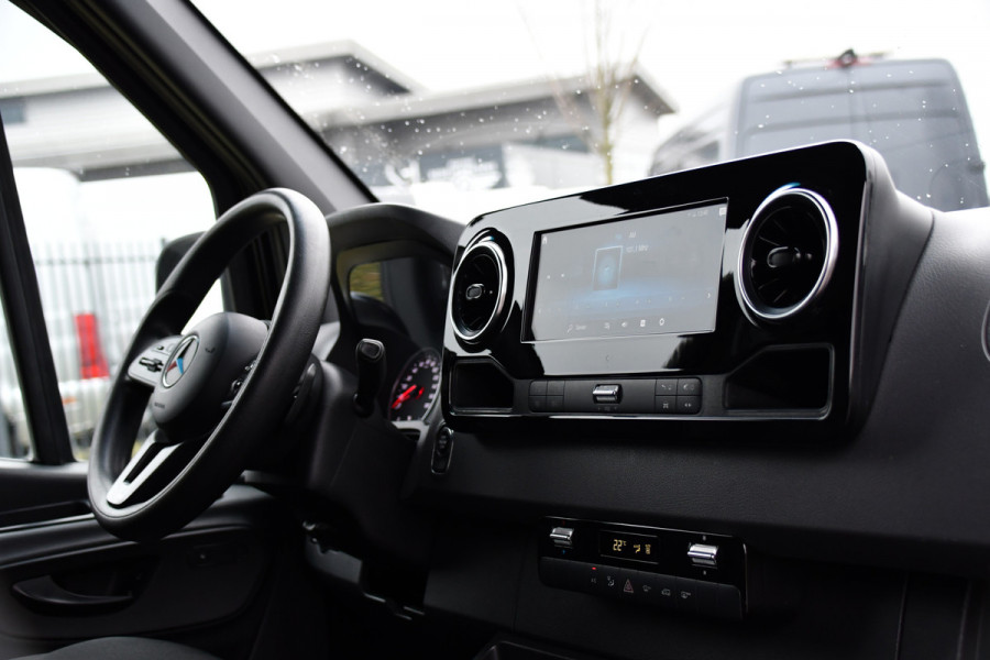 Mercedes-Benz Sprinter 319 V6 3.0 CDI L2H2 AMG Black Edition Camera, Cruise, Carplay, LED, 10,5'' Mbux, 3500kg Trekhaak, Uniek! 190pk, Automaat,