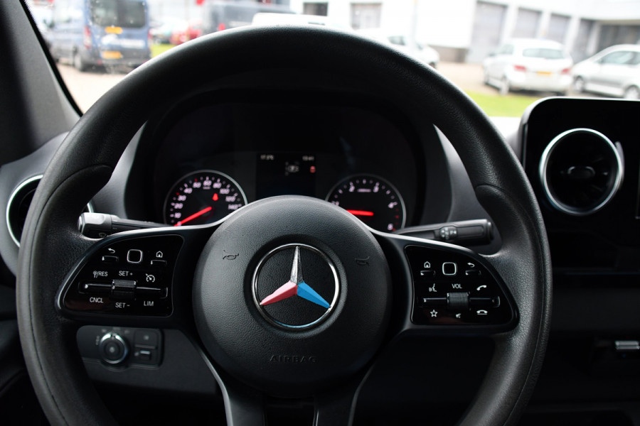 Mercedes-Benz Sprinter 319 V6 3.0 CDI L2H2 AMG Black Edition Camera, Cruise, Carplay, LED, 10,5'' Mbux, 3500kg Trekhaak, Uniek! 190pk, Automaat,