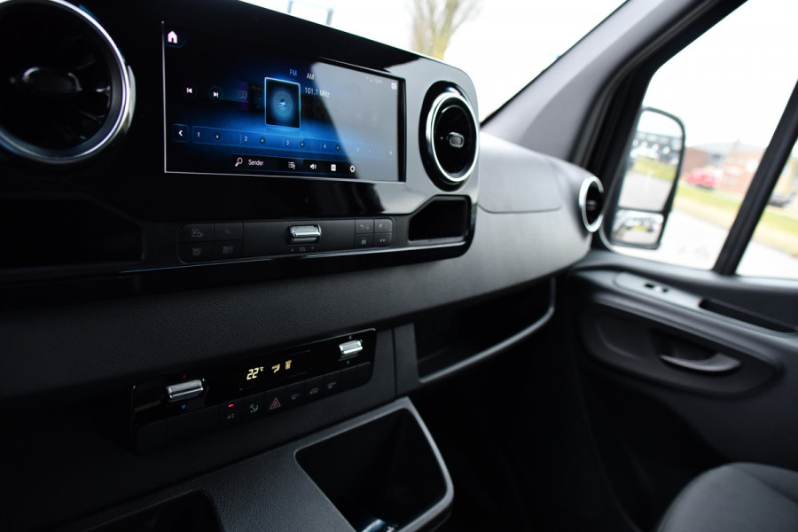 Mercedes-Benz Sprinter 319 V6 3.0 CDI L2H2 AMG Black Edition Camera, Cruise, Carplay, LED, 10,5'' Mbux, 3500kg Trekhaak, Uniek! 190pk, Automaat,