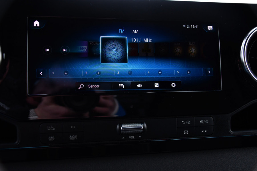 Mercedes-Benz Sprinter 319 V6 3.0 CDI L2H2 AMG Black Edition Camera, Cruise, Carplay, LED, 10,5'' Mbux, 3500kg Trekhaak, Uniek! 190pk, Automaat,