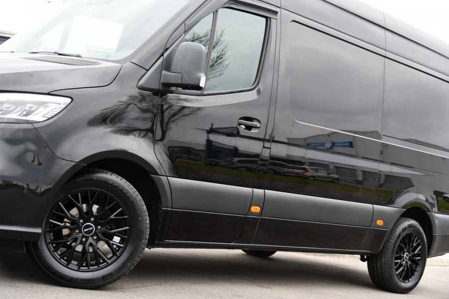 Mercedes-Benz Sprinter 319 V6 3.0 CDI L2H2 AMG Black Edition Camera, Cruise, Carplay, LED, 10,5'' Mbux, 3500kg Trekhaak, Uniek! 190pk, Automaat,