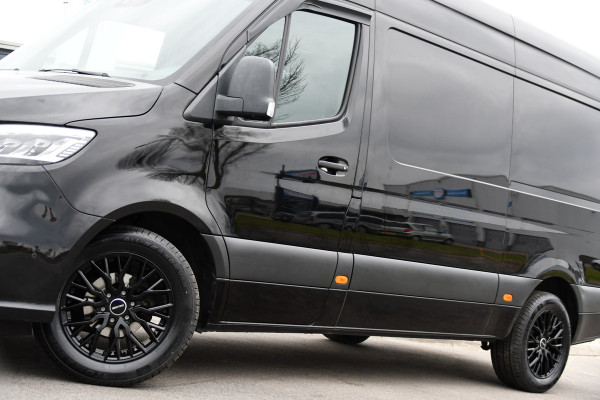 Mercedes-Benz Sprinter 319 V6 3.0 CDI L2H2 AMG Black Edition Camera, Cruise, Carplay, LED, 10,5'' Mbux, 3500kg Trekhaak, Uniek! 190pk, Automaat,