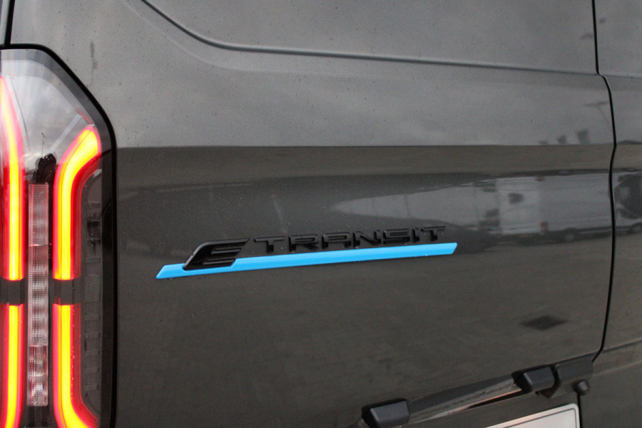 Ford E-Transit Custom 340 L2H1 Limited 65 kWh 218pk - LED - 360 Camera - B&O - ACC - Navi - Stoel/Stuurverwarming - Rijklaar