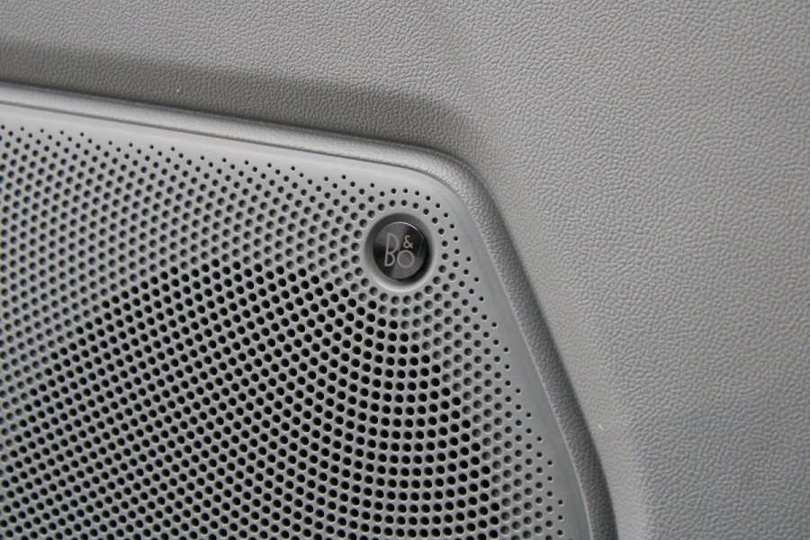 Ford E-Transit Custom 340 L2H1 Limited 65 kWh 218pk - LED - 360 Camera - B&O - ACC - Navi - Stoel/Stuurverwarming - Rijklaar