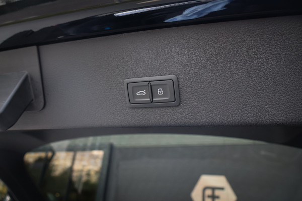 Audi e-tron Sportback 55 quattro 95 kWh | RS-STOELEN | ADAPTIVE CRUISE | 22" | B&O SURROUND | PANORAMADAK | VIRTUAL MIRRORS | STUURWIELVERWARMING | TR GLAS | SFEERVERLICHTING | DUBBEL OPLAADPUNT L+R | ETC.