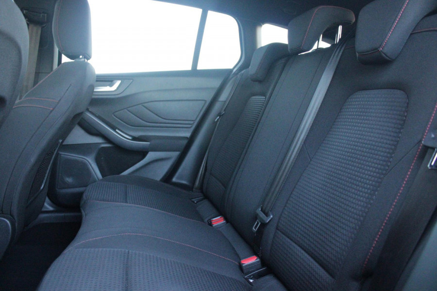 Ford FOCUS Wagon 1.0 155PK AUTOMAAT Hybrid ST LINE | ALL SEASON BANDEN | NAVIGATIE | DRAADLOZE APPLE CARPLAY/ANDROID AUTO | ADAPTIVE CRUISE CONTROL | LANE ASSIST | DODEHOEK DETECTIE | PARKEERSENSOREN VOOR + ACHTER | ACHTERUITRIJ CAMERA | LICHTMETALEN VELGEN 17" | DAB+ RADIO |