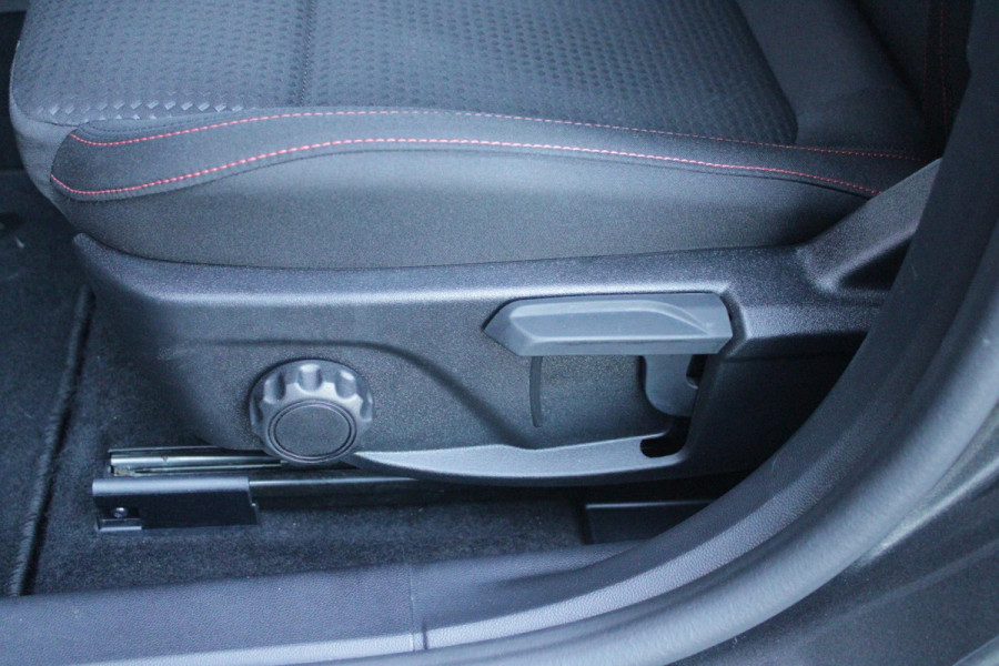 Ford FOCUS Wagon 1.0 155PK AUTOMAAT Hybrid ST LINE | ALL SEASON BANDEN | NAVIGATIE | DRAADLOZE APPLE CARPLAY/ANDROID AUTO | ADAPTIVE CRUISE CONTROL | LANE ASSIST | DODEHOEK DETECTIE | PARKEERSENSOREN VOOR + ACHTER | ACHTERUITRIJ CAMERA | LICHTMETALEN VELGEN 17" | DAB+ RADIO |