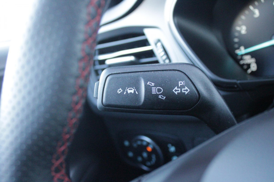 Ford FOCUS Wagon 1.0 155PK AUTOMAAT Hybrid ST LINE | ALL SEASON BANDEN | NAVIGATIE | DRAADLOZE APPLE CARPLAY/ANDROID AUTO | ADAPTIVE CRUISE CONTROL | LANE ASSIST | DODEHOEK DETECTIE | PARKEERSENSOREN VOOR + ACHTER | ACHTERUITRIJ CAMERA | LICHTMETALEN VELGEN 17" | DAB+ RADIO |