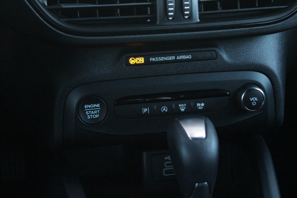 Ford FOCUS Wagon 1.0 155PK AUTOMAAT Hybrid ST LINE | ALL SEASON BANDEN | NAVIGATIE | DRAADLOZE APPLE CARPLAY/ANDROID AUTO | ADAPTIVE CRUISE CONTROL | LANE ASSIST | DODEHOEK DETECTIE | PARKEERSENSOREN VOOR + ACHTER | ACHTERUITRIJ CAMERA | LICHTMETALEN VELGEN 17" | DAB+ RADIO |