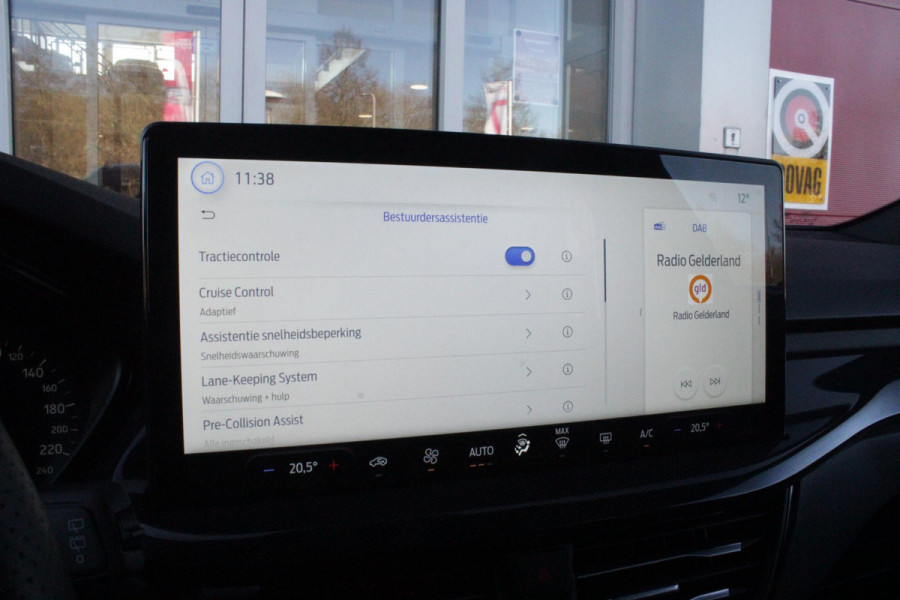 Ford FOCUS Wagon 1.0 155PK AUTOMAAT Hybrid ST LINE | ALL SEASON BANDEN | NAVIGATIE | DRAADLOZE APPLE CARPLAY/ANDROID AUTO | ADAPTIVE CRUISE CONTROL | LANE ASSIST | DODEHOEK DETECTIE | PARKEERSENSOREN VOOR + ACHTER | ACHTERUITRIJ CAMERA | LICHTMETALEN VELGEN 17" | DAB+ RADIO |