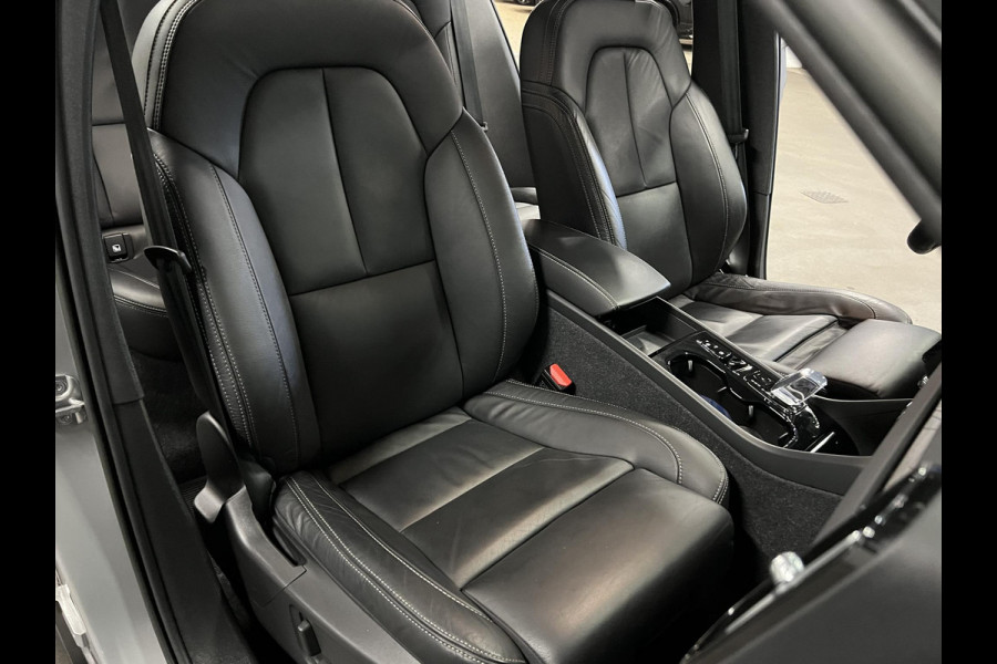 Volvo XC40 1.5 T5 Plug-in hybrid Ultimate Dark Trekhaak | Adapt. cruise | Open dak | 360 camera | Stuur-/stoelverwarming | Harman Kardon | Memory | Leder