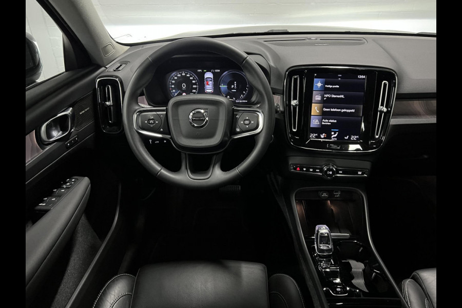 Volvo XC40 1.5 T5 Plug-in hybrid Ultimate Dark Trekhaak | Adapt. cruise | Open dak | 360 camera | Stuur-/stoelverwarming | Harman Kardon | Memory | Leder