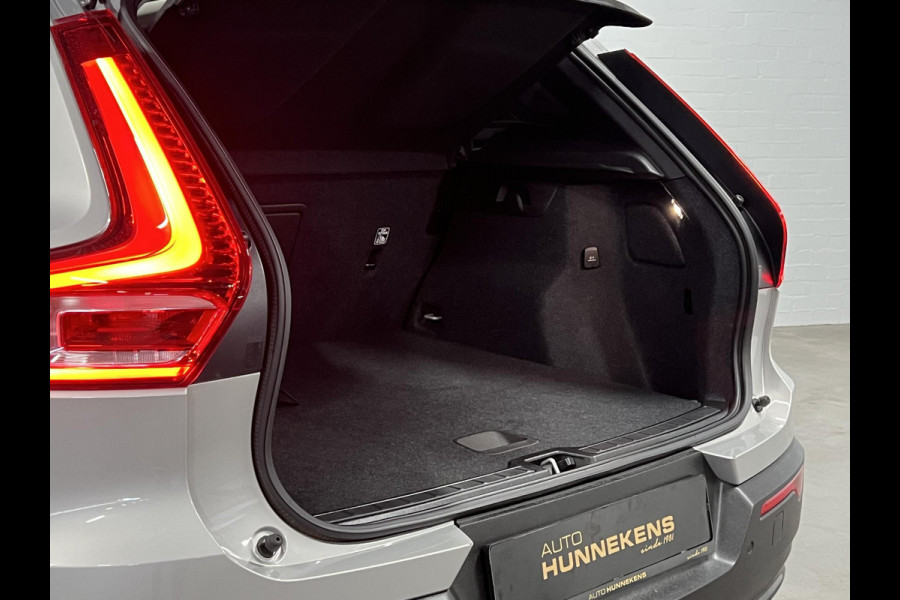 Volvo XC40 1.5 T5 Plug-in hybrid Ultimate Dark Trekhaak | Adapt. cruise | Open dak | 360 camera | Stuur-/stoelverwarming | Harman Kardon | Memory | Leder