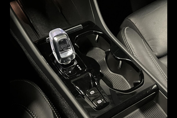 Volvo XC40 1.5 T5 Plug-in hybrid Ultimate Dark Trekhaak | Adapt. cruise | Open dak | 360 camera | Stuur-/stoelverwarming | Harman Kardon | Memory | Leder