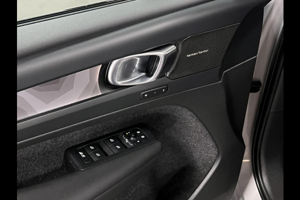Volvo XC40 1.5 T5 Plug-in hybrid Ultimate Dark Trekhaak | Adapt. cruise | Open dak | 360 camera | Stuur-/stoelverwarming | Harman Kardon | Memory | Leder